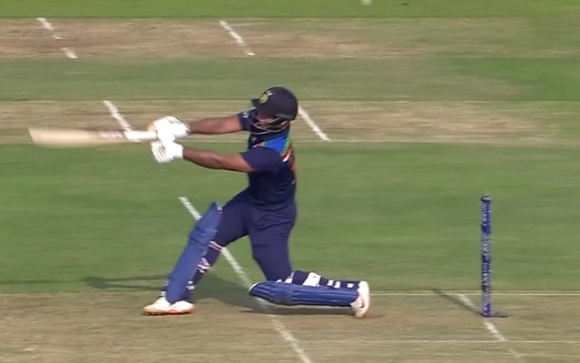 Rishabh Pant's one-handed six